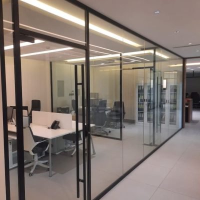 divisórias em vidro